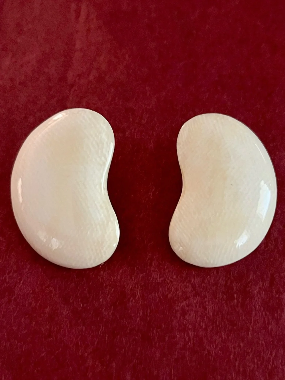 Vintage 70s Cream Kidney Bean Statement Stud Earrings Abstract Retro Costume